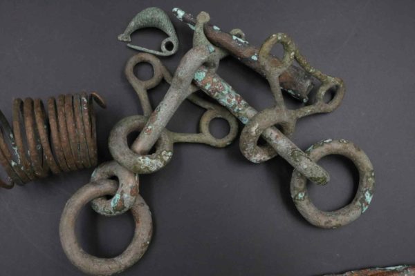 05 - 207.6_A Collection of Bronze Artifacts_95800