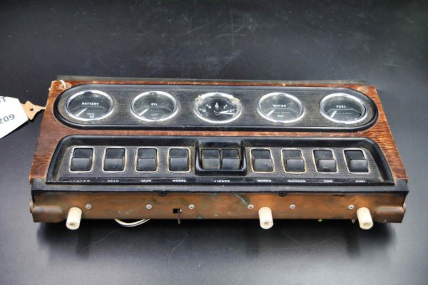 05 - 209.2_Original 1960s Jaguar dash board control panel_98455