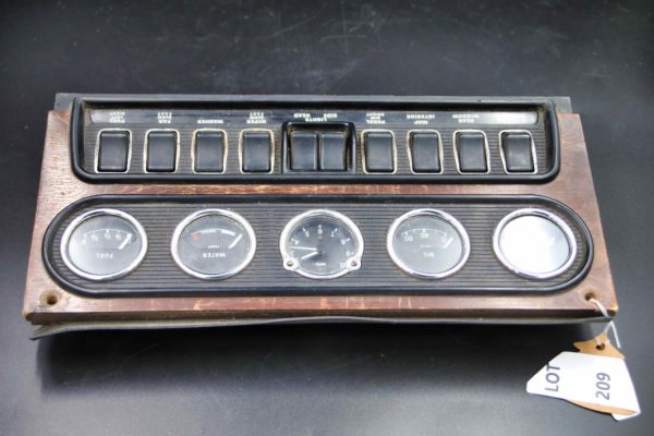 05 - 209.3_Original 1960s Jaguar dash board control panel_98455
