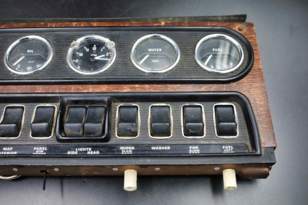 05 - 209.5_Original 1960s Jaguar dash board control panel_98455