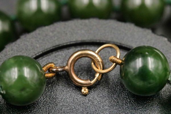 05 - 21.3_Green Jade necklace with 9ct gold clasp_97577