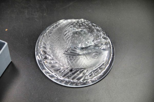 05 - 210.4_Lalique French art glass fish dish_98456