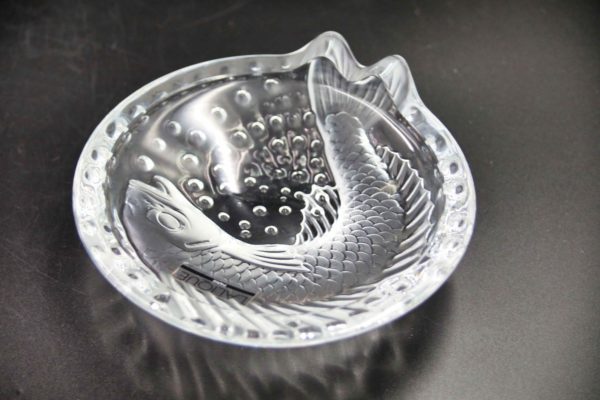 05 - 210.5_Lalique French art glass fish dish_98456