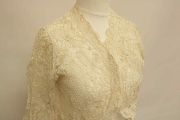 05 - 214.1_Late 18th Century Ladies Lace Jacket_95807