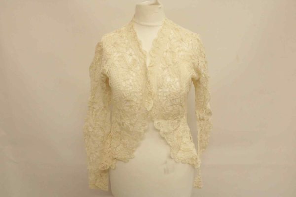 05 - 214.2_Late 18th Century Ladies Lace Jacket_95807