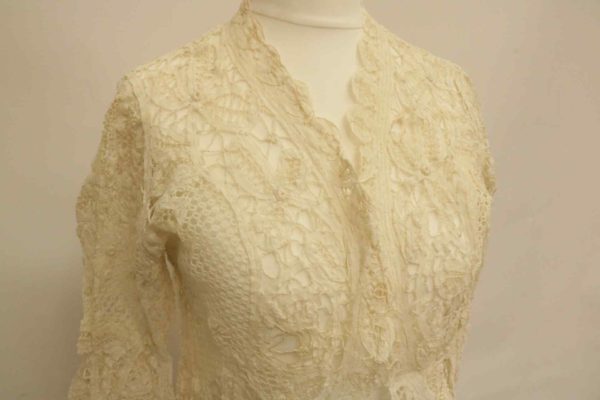 05 - 214.3_Late 18th Century Ladies Lace Jacket_95807