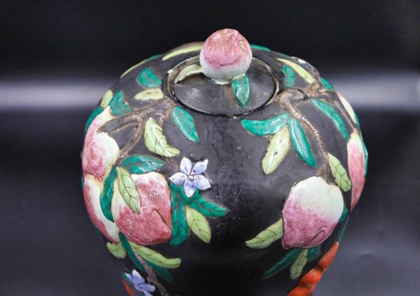 05 - 214.4_Japanese famille noir vase with lid and wooden base_98460