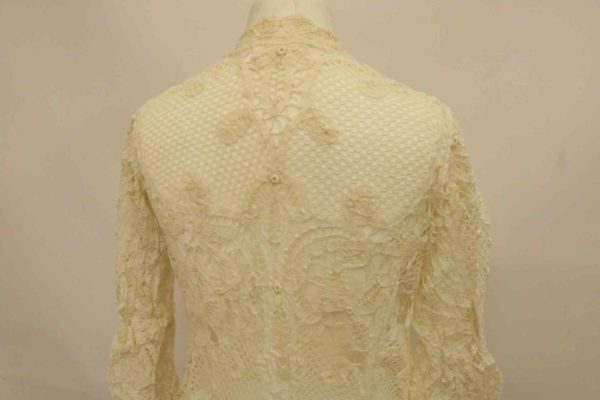 05 - 214.4_Late 18th Century Ladies Lace Jacket_95807