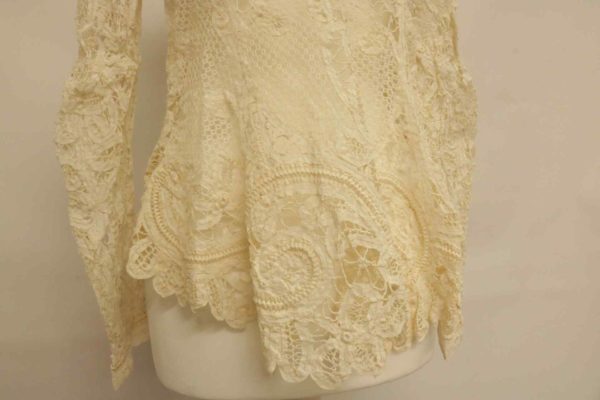 05 - 214.5_Late 18th Century Ladies Lace Jacket_95807