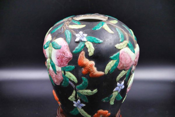 05 - 214.6_Japanese famille noir vase with lid and wooden base_98460