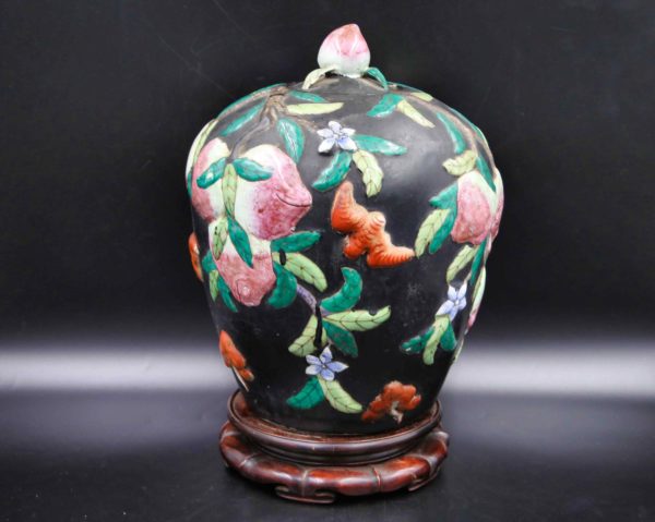 05 - 214.7_Japanese famille noir vase with lid and wooden base_98460