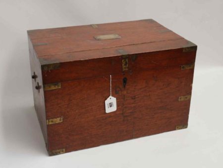 05 - 226.1_Large Oak Box with Brass Fittings_95818