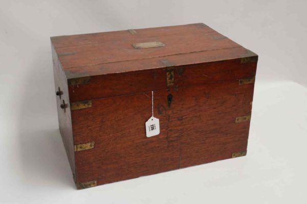05 - 226.1_Large Oak Box with Brass Fittings_95818