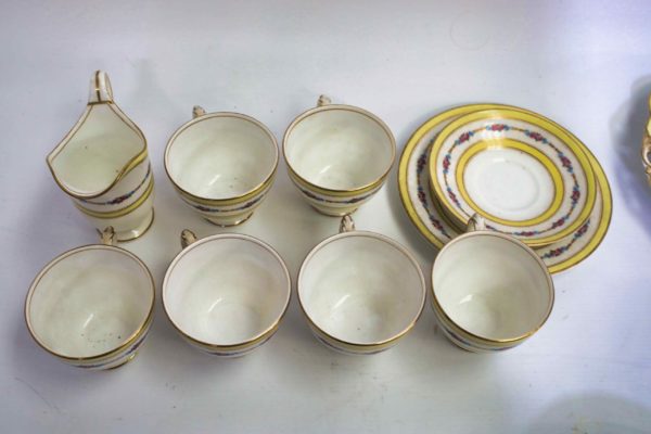 05 - 227.4_Large box of Crescent ware China cups_98473