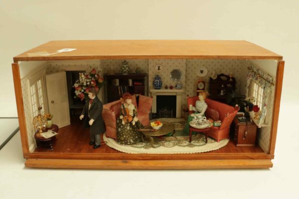 05 - 236.1_Hand Made Victorians Dolls Scene in Wooden Box_95829