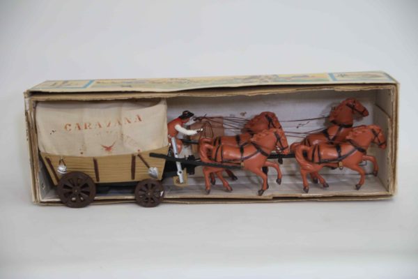 05 - 237.2_Large Vintage Vicma Caravana Toy_98483
