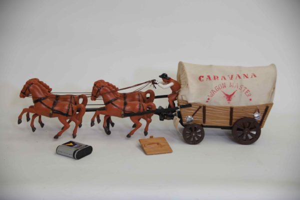 05 - 237.5_Large Vintage Vicma Caravana Toy_98483