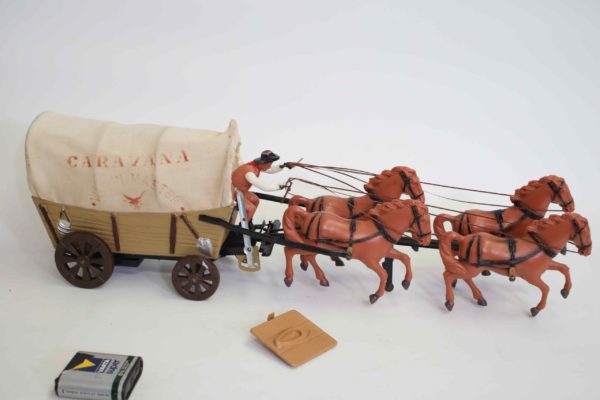 05 - 237.8_Large Vintage Vicma Caravana Toy_98483