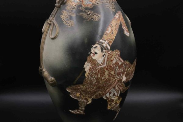 05 - 247.6_Large Japanese Satsuma Vase Meiji Period_95840