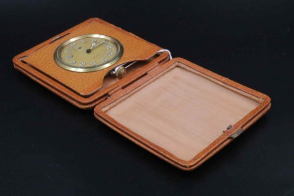 05 - 26.4_Vintage Travelling Clock in Leather Case_95583