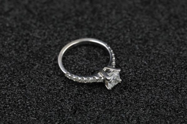 05 - 280.4_A Diamond ring 90 carat_98779