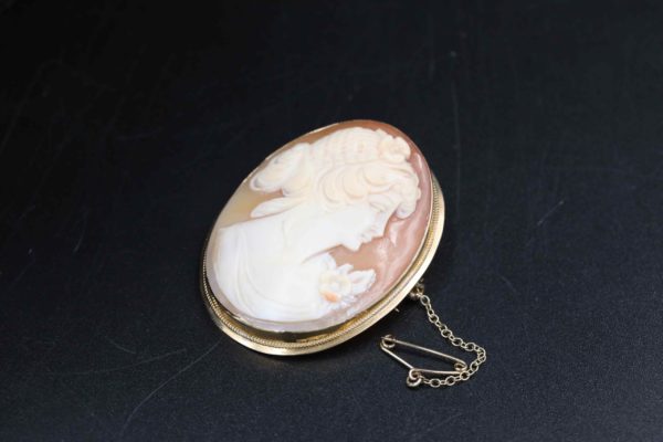 05 - 283.2_Cameo in 9ct gold surround_98782