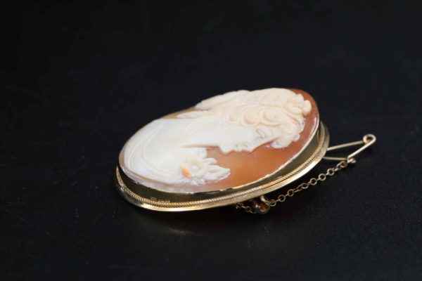 05 - 283.7_Cameo in 9ct gold surround_98782