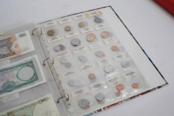 05 - 285.8_2x Albums of various Uncirculated currency Notes_98931