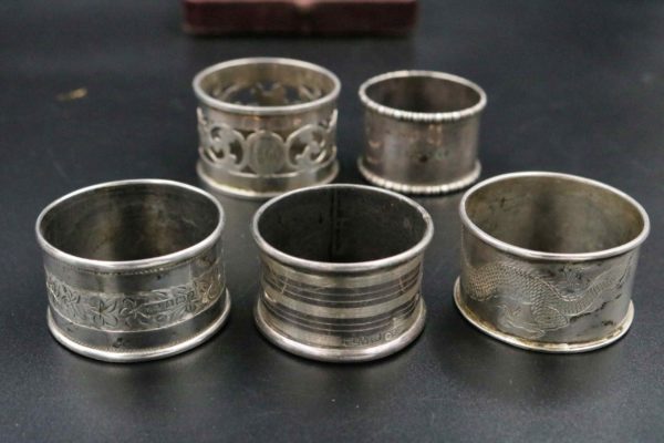 05 - 29.6_A Selection of silver items_97585
