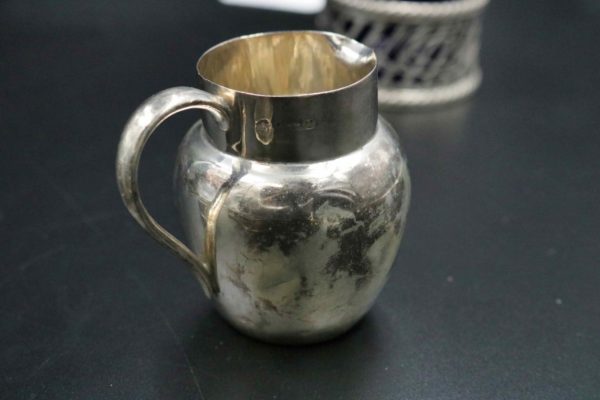 05 - 29.7_A Selection of silver items_97585