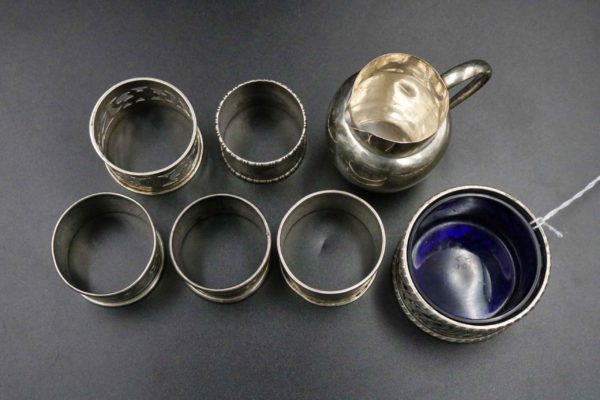 05 - 29.8_A Selection of silver items_97585
