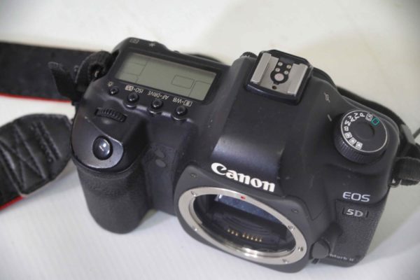 05 - 305.5_Canon EOS 5D MKII Camera_99009