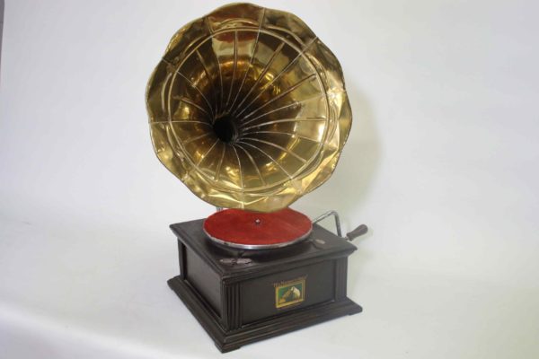 05 - 308.1_Dulcetto HMV Original Gramophone with Records_99012