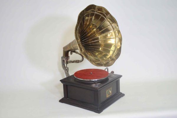 05 - 308.2_Dulcetto HMV Original Gramophone with Records_99012