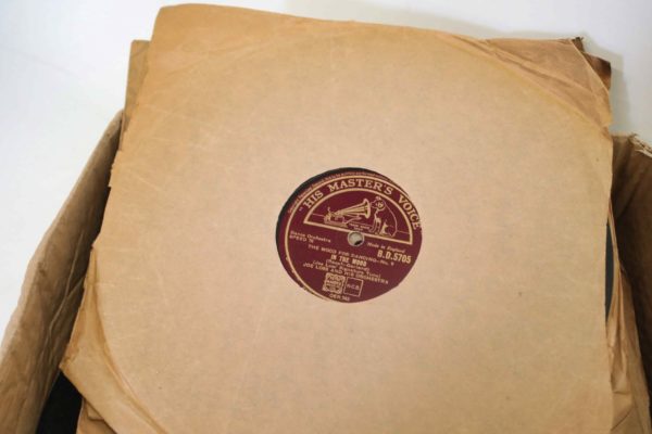 05 - 308.7_Dulcetto HMV Original Gramophone with Records_99012
