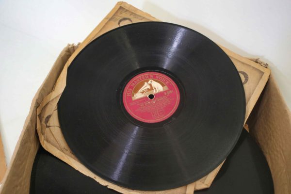 05 - 308.8_Dulcetto HMV Original Gramophone with Records_99012