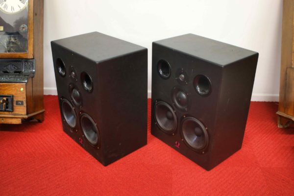 05 - 309.1_Pair of Quested Studio Monitors VH3208_99013