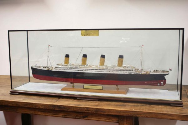 05 - 315.1_Replica of the Titanic in Glass Display_99019