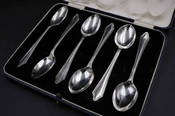 05 - 320.2_Set of Silver Spoons_96016