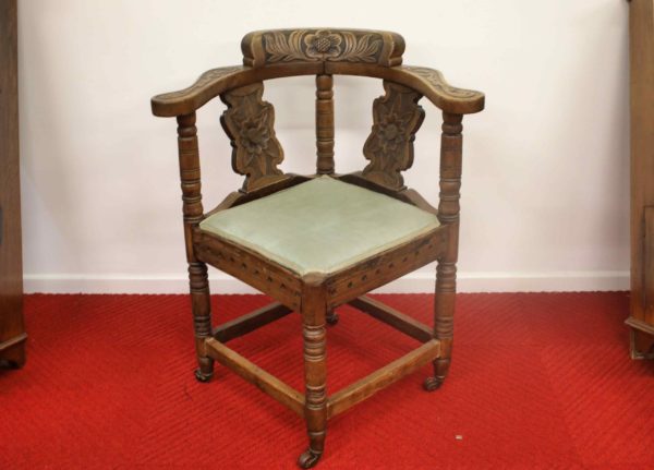05 - 323.1_Victorian Corner Chair_99027