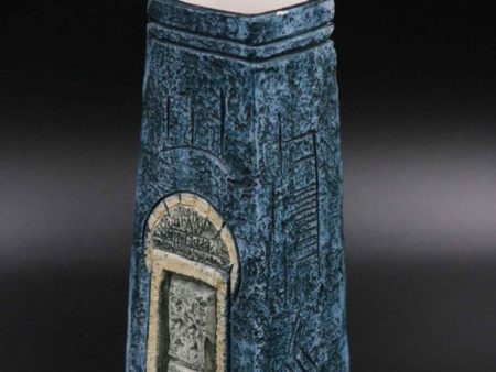05 - 324.1_Troika Coffin Vase by Sue Lowe_96020