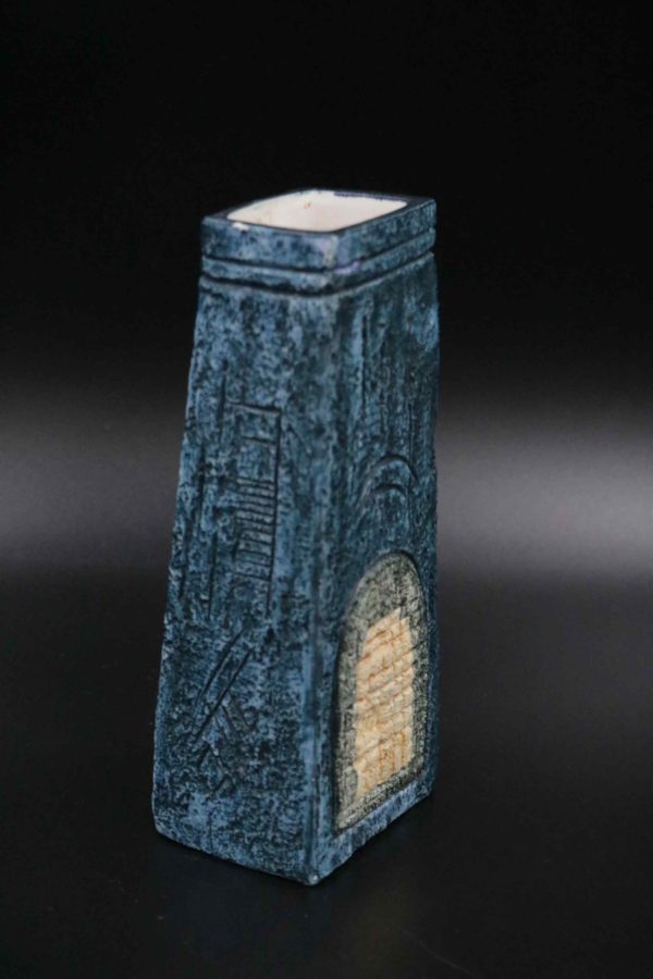 05 - 324.2_Troika Coffin Vase by Sue Lowe_96020