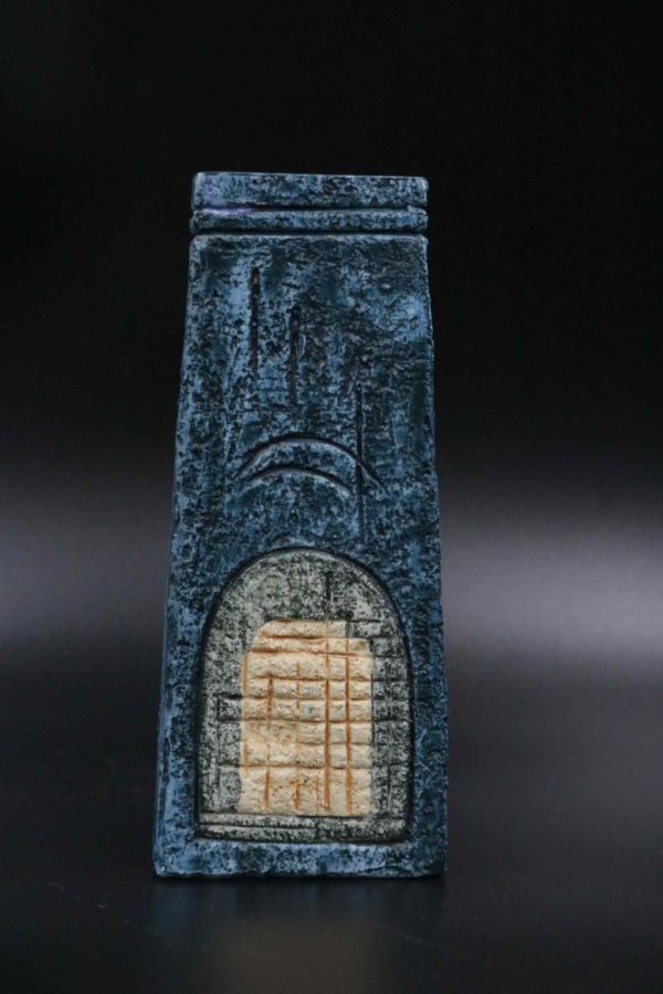 05 - 324.3_Troika Coffin Vase by Sue Lowe_96020