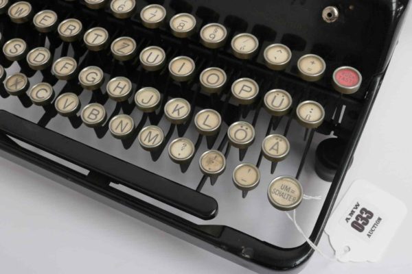 05 - 33.4_WW2 Typewriter Werk Somerda Eriurt Rheinmetall with SS Runic Key_95590