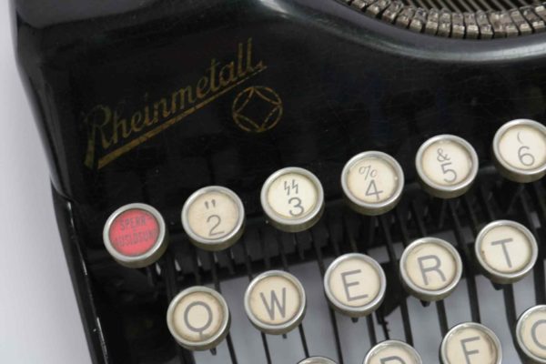 05 - 33.5_WW2 Typewriter Werk Somerda Eriurt Rheinmetall with SS Runic Key_95590