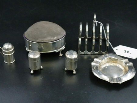 05 - 38.1_A selection of Silver items_97594