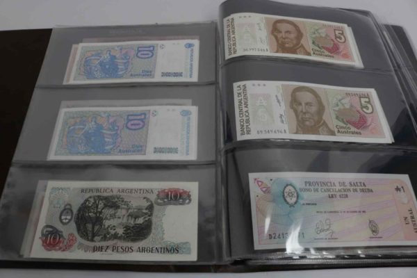 05 - 38.4_Large Amount of Uncirculated World Banknotes_95596