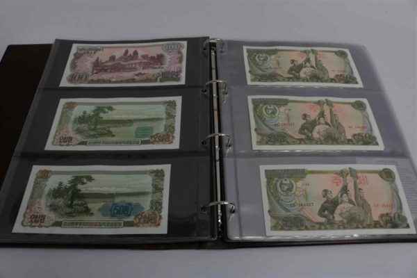 05 - 38.8_Large Amount of Uncirculated World Banknotes_95596