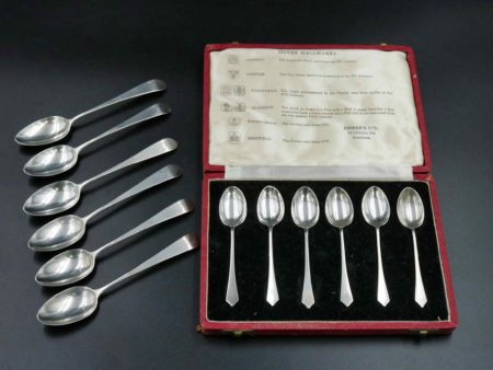 05 - 39.1_A selection of silver teaspoons_97595