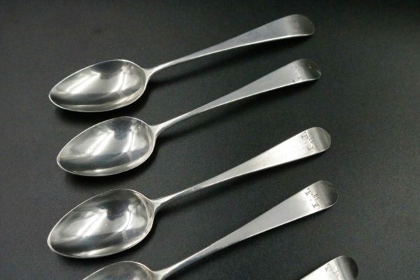 05 - 39.5_A selection of silver teaspoons_97595